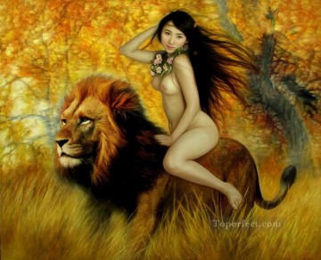 ヌード Painting - 黄金の秋の少女とライオン 中国の少女のヌード